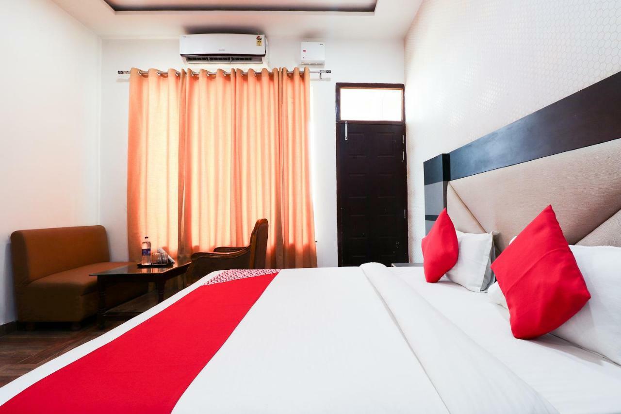 Oyo 39959 Hotel Bandhan Bahraich エクステリア 写真