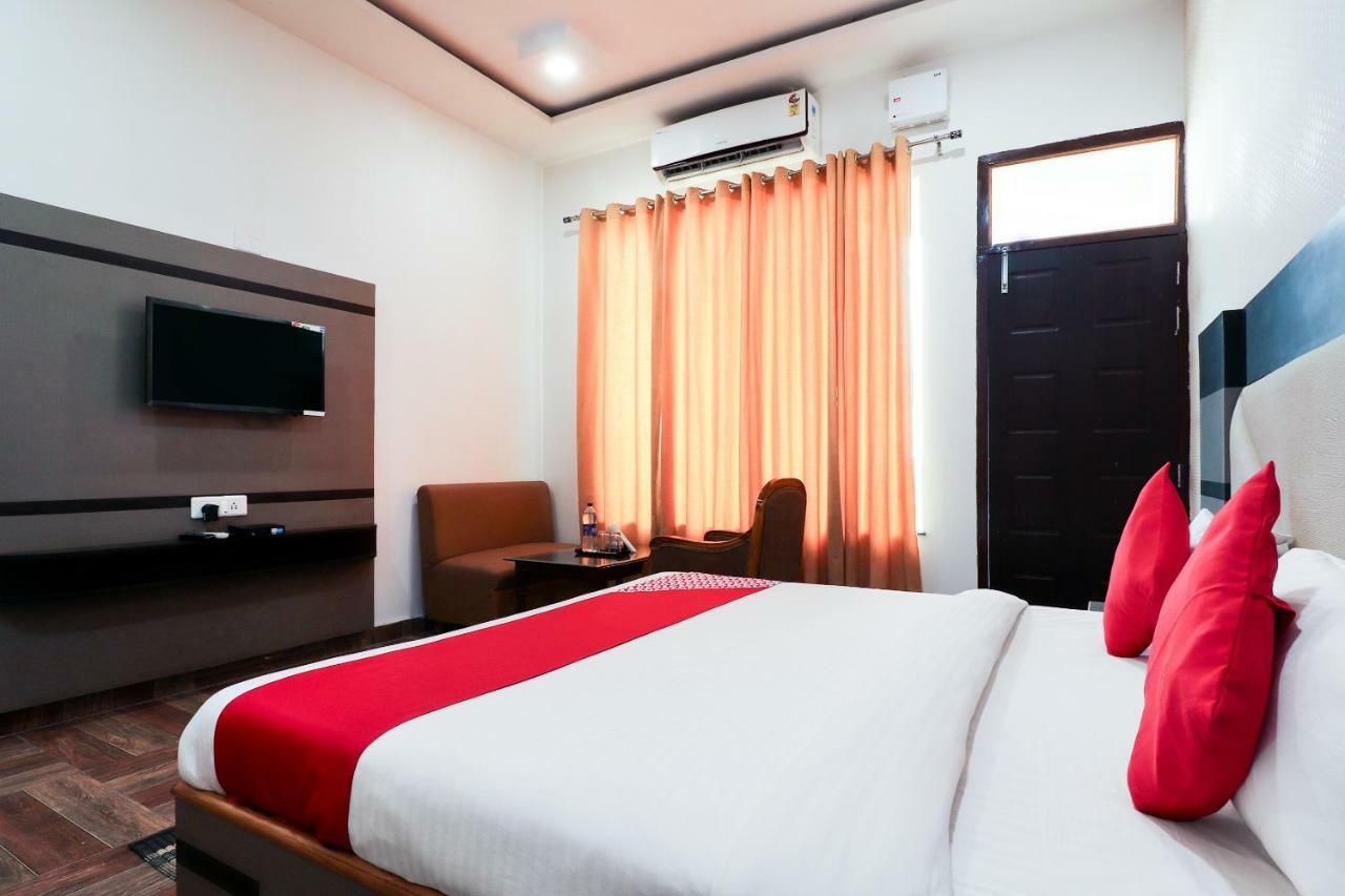 Oyo 39959 Hotel Bandhan Bahraich エクステリア 写真
